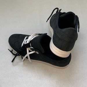Men’s leather casual dress shoes made in Italia, new.